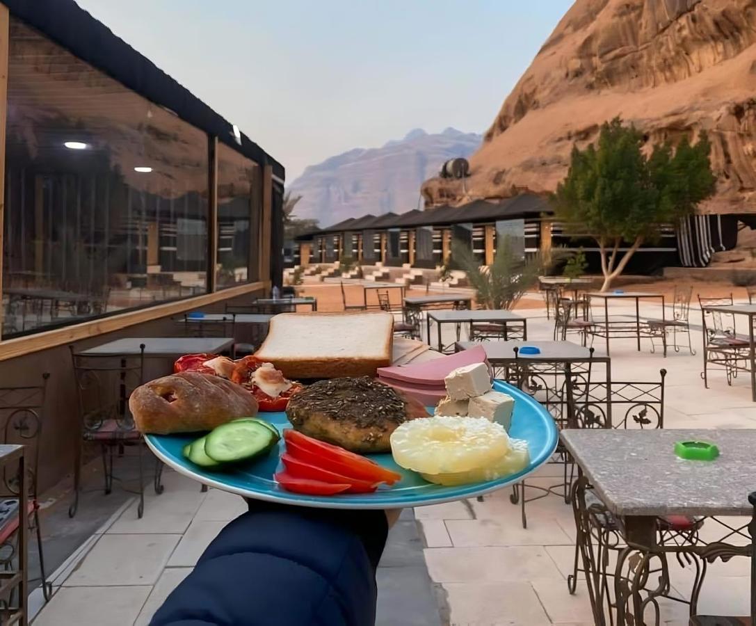 Hotel مخيم جبل بردى Jabal Burdah Camp Wadi Rum Exterior foto